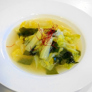 野菜の甘み＆旨味が優しい！白菜とワカメの中華スープ